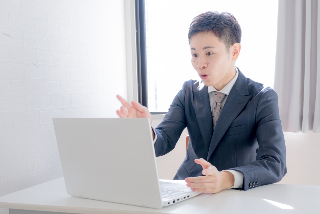 意思決定を行うビジネスマン